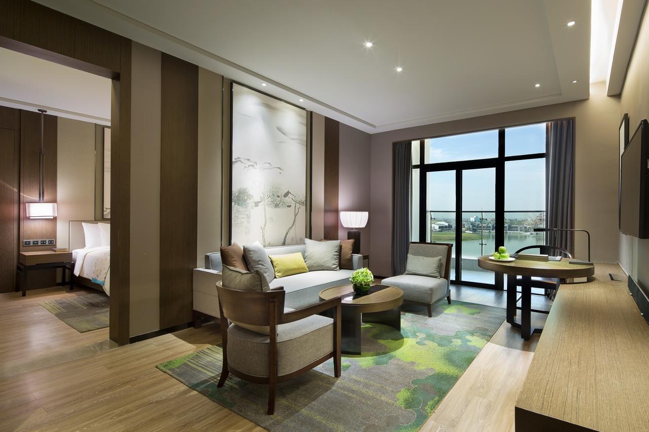 Отель Wanda Realm Hefei Chaohu Экстерьер фото