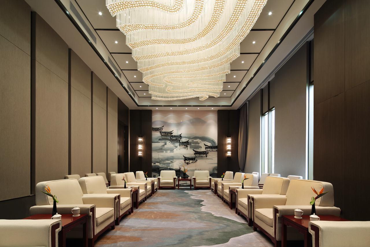 Отель Wanda Realm Hefei Chaohu Экстерьер фото